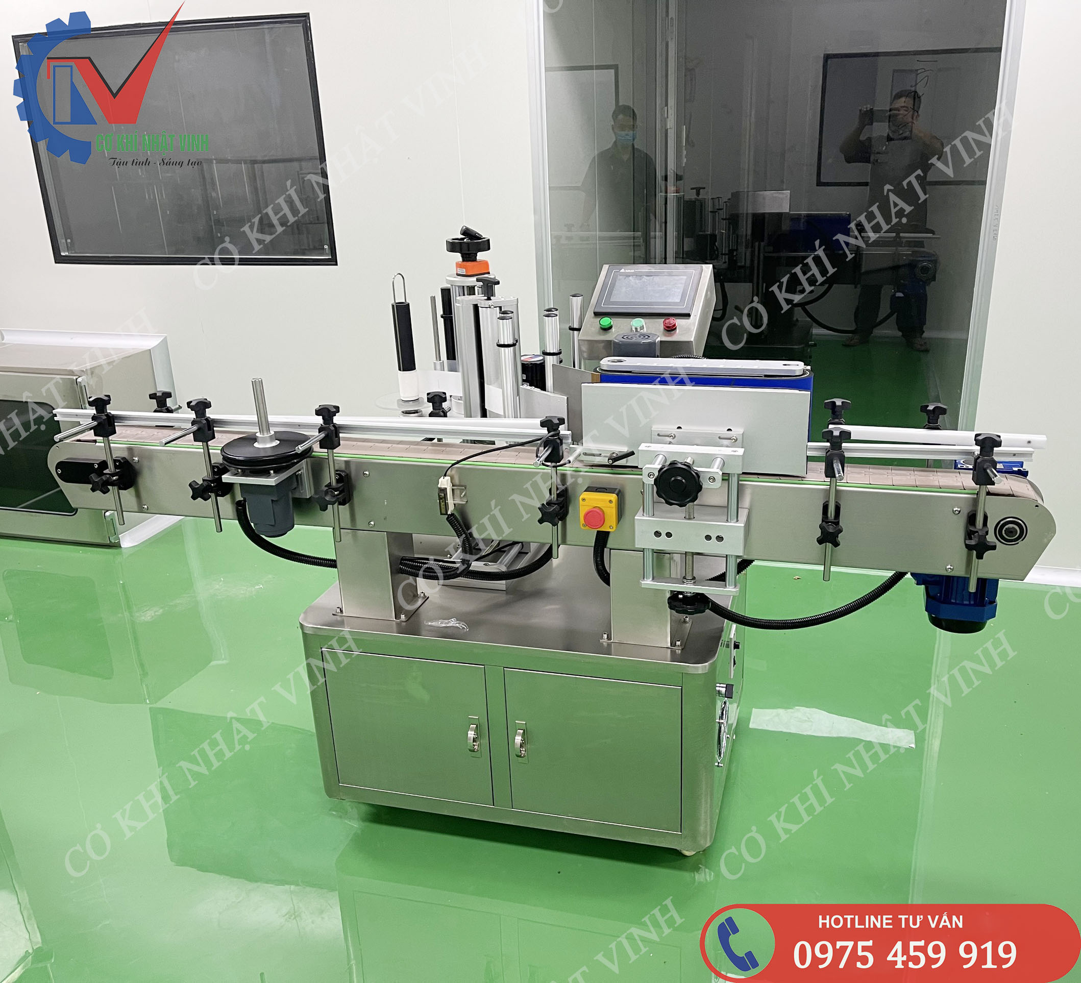 Máy dán nhãn decal chai tròn tự động